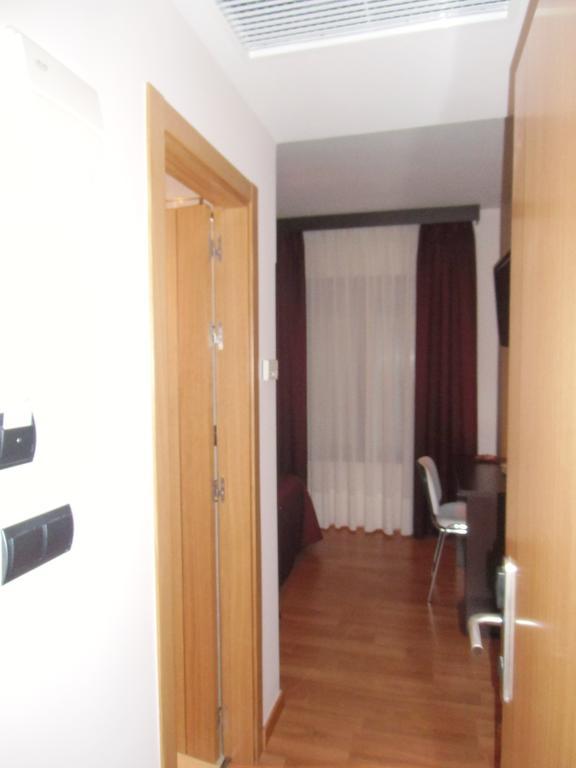 Area De Servicio Villamartin Villamartin de la Abadia Номер фото