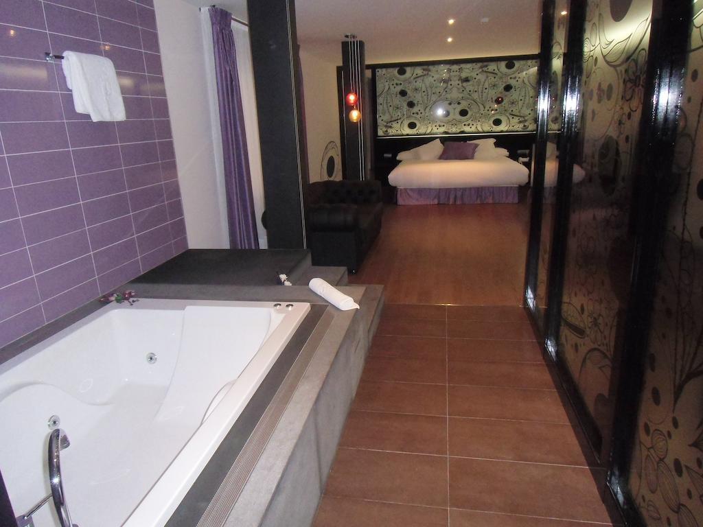 Area De Servicio Villamartin Villamartin de la Abadia Номер фото